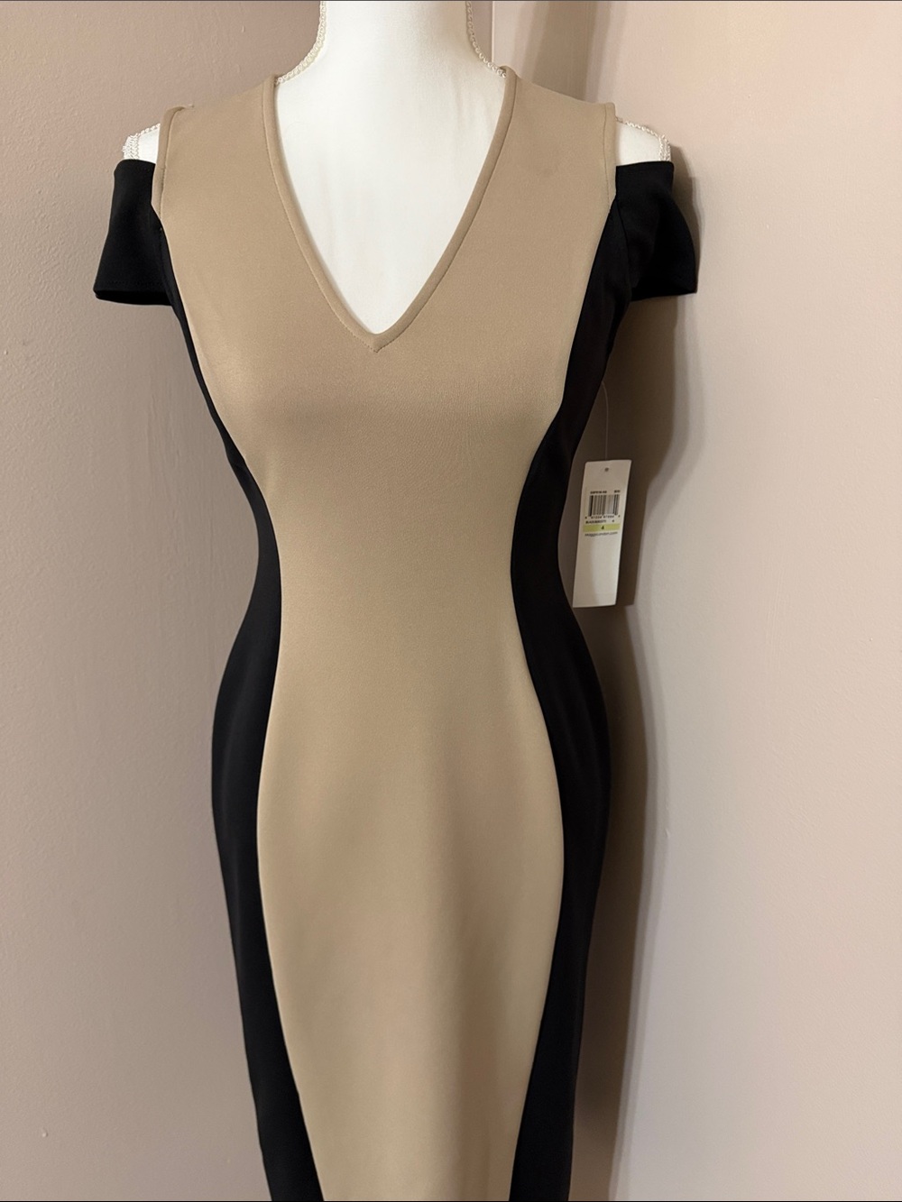 🆕 Maggy London Beige and Black One-Shoulder Sheath midi Dress